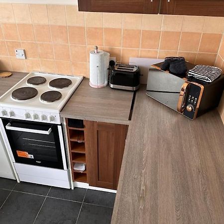 Semi-Detached Chalet - Uddingston, Glasgow エクステリア 写真