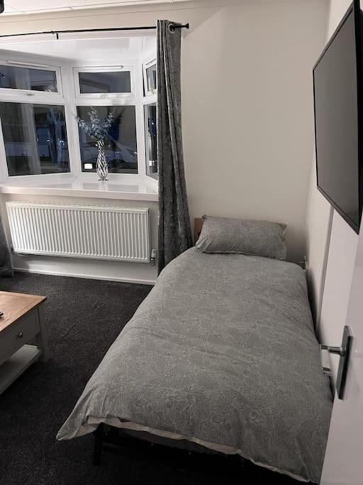 Semi-Detached Chalet - Uddingston, Glasgow エクステリア 写真