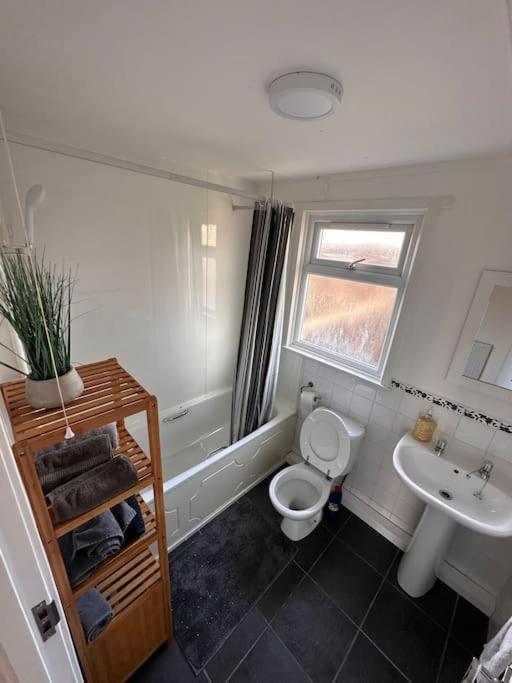 Semi-Detached Chalet - Uddingston, Glasgow エクステリア 写真