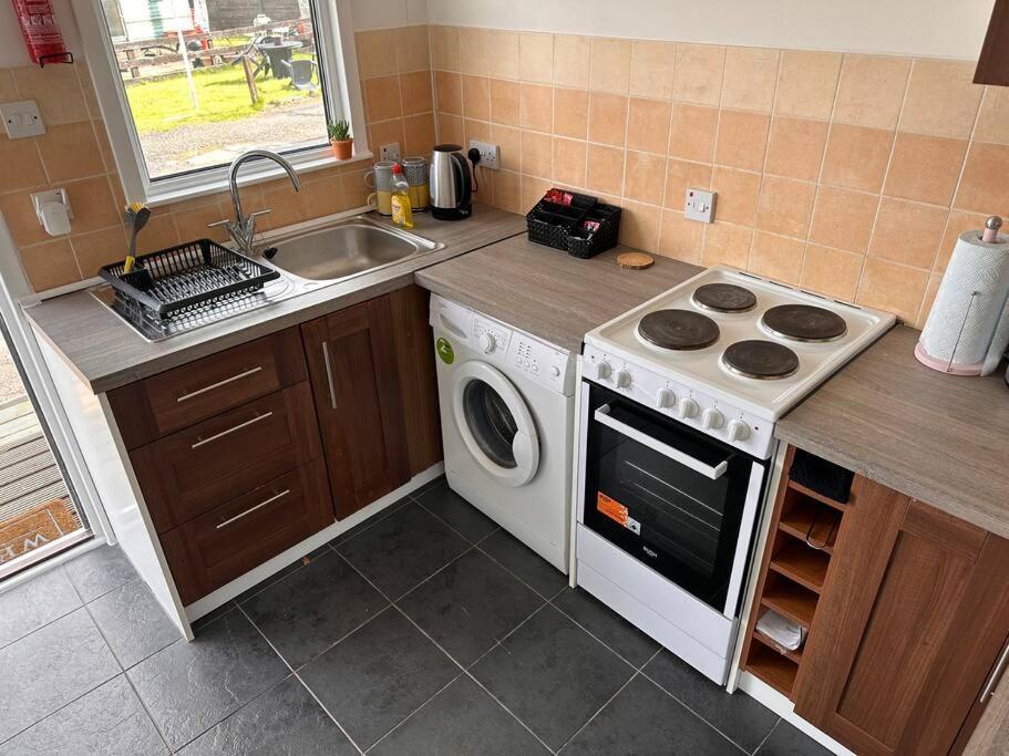 Semi-Detached Chalet - Uddingston, Glasgow エクステリア 写真
