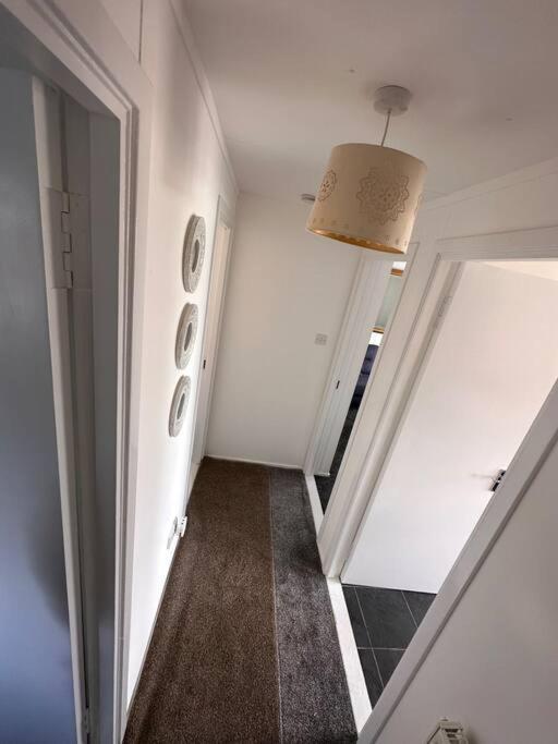 Semi-Detached Chalet - Uddingston, Glasgow エクステリア 写真