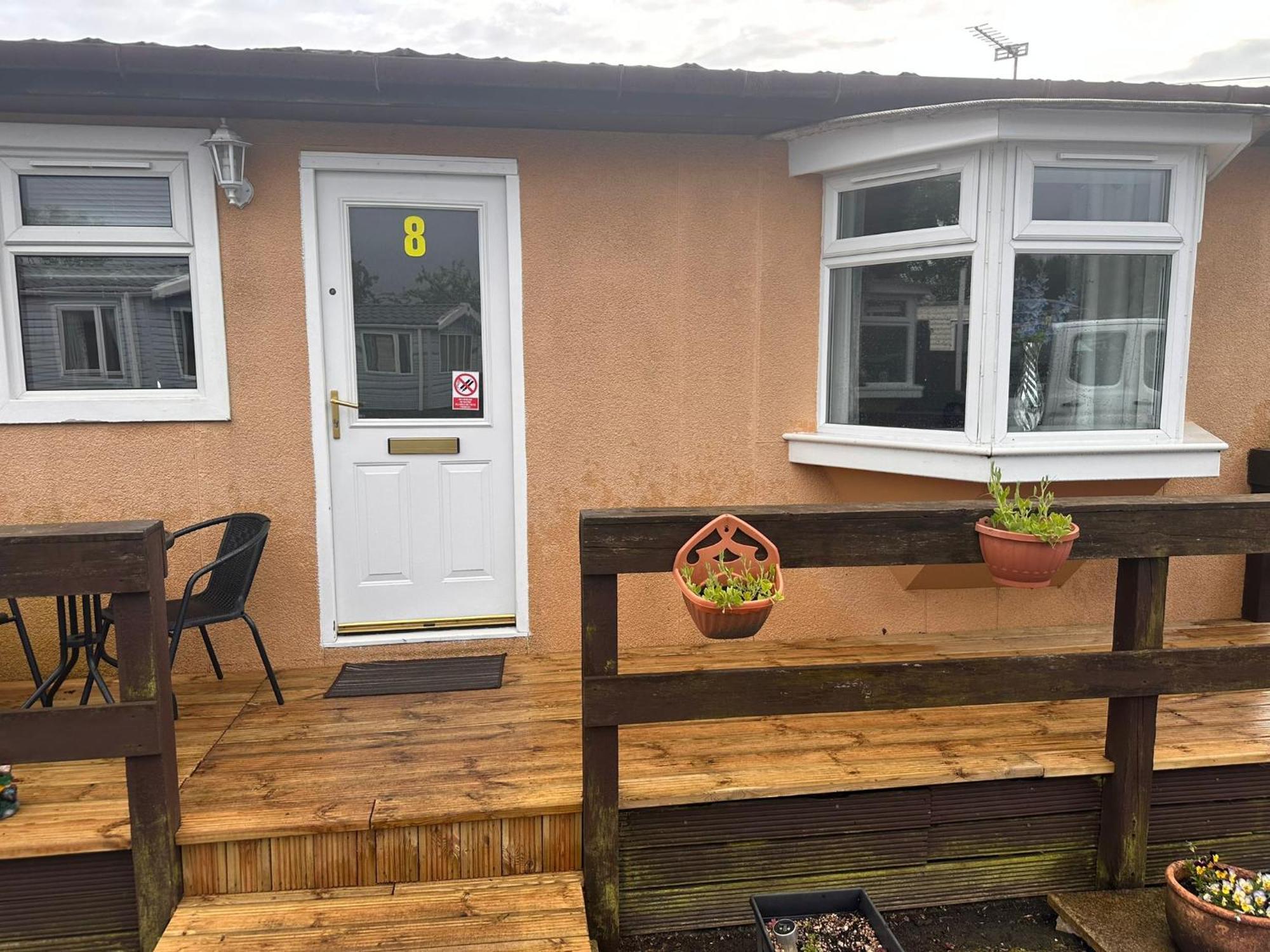 Semi-Detached Chalet - Uddingston, Glasgow エクステリア 写真